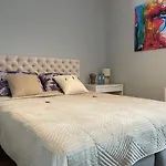 Garbary 100 City Center Apartment, Free Parking, Self Check-In 24H