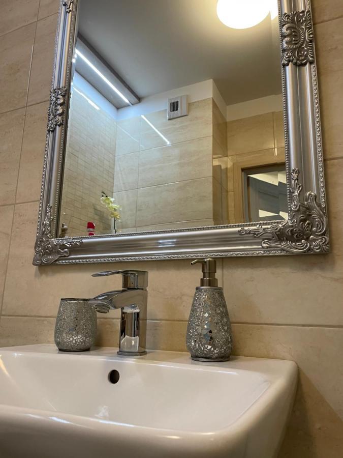 Garbary 100 Center Apartment, Free Parking, Self Check-in 24h *