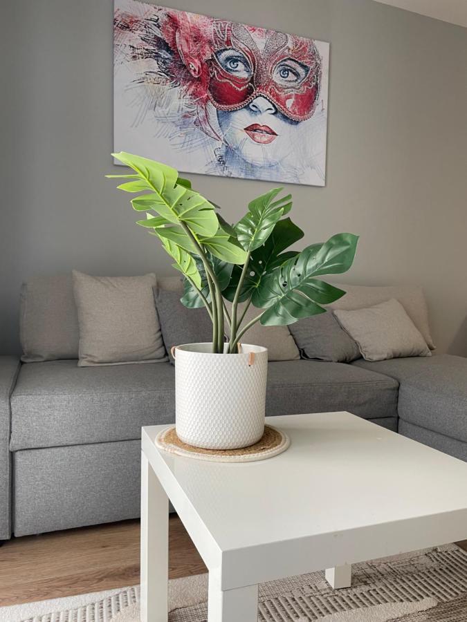 Garbary 100 Center Apartment, Free Parking, Self Check-in 24h *